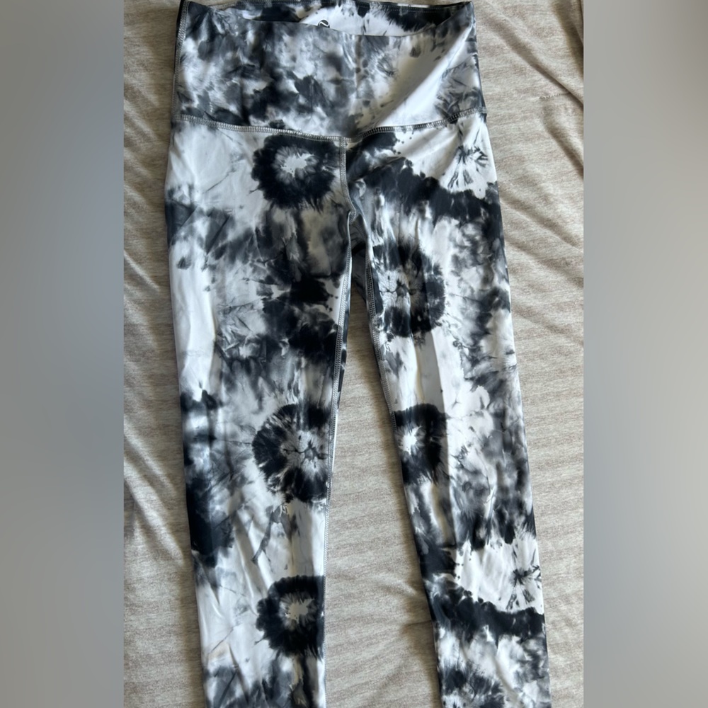 black and white tie dye leggings